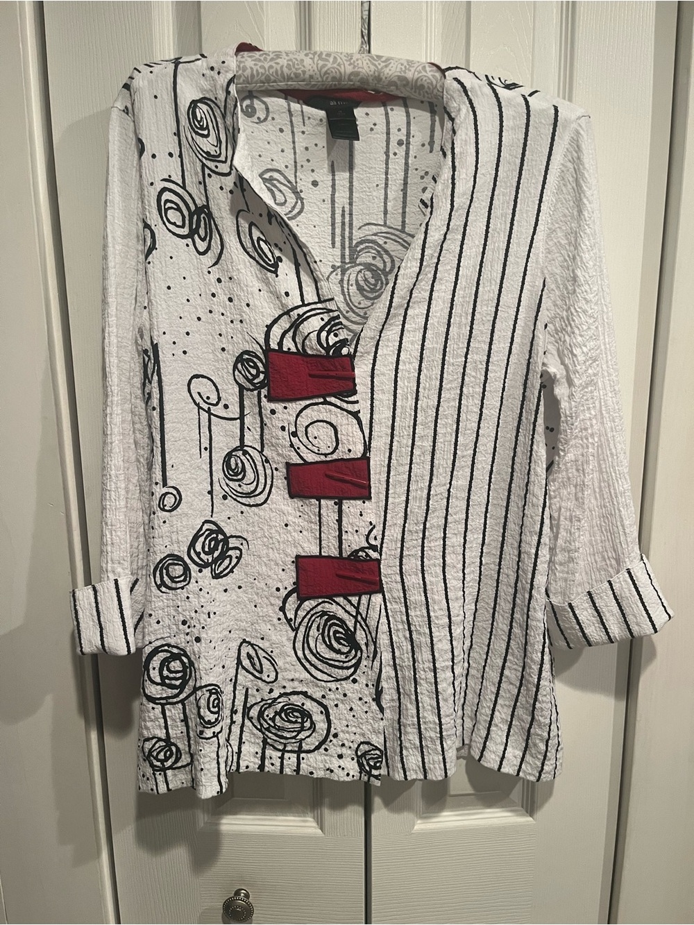 Ali Miles White Black Tunic with Red Accents Sz M ( oversized ) NWOT